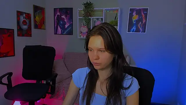 caroline_honeyy live cam on StripChat