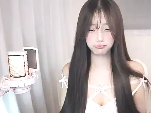 Fortuna72419 live cam on StripChat