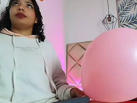 Iivy_Moon webcam