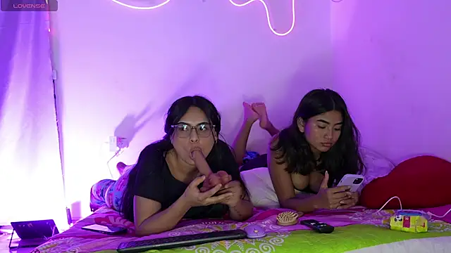 Mia_Doll01 live cam on StripChat