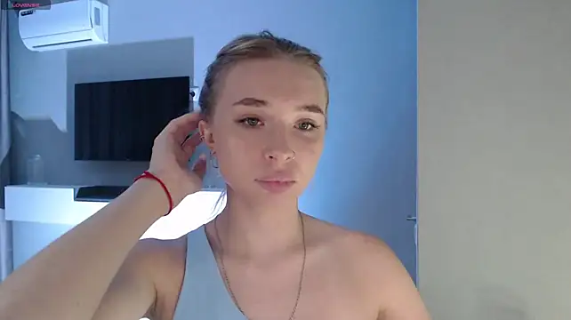 Emily_Hartt webcam