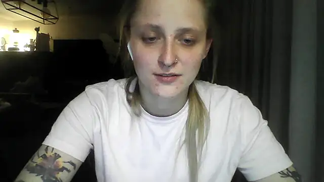 LeaWetGirl webcam