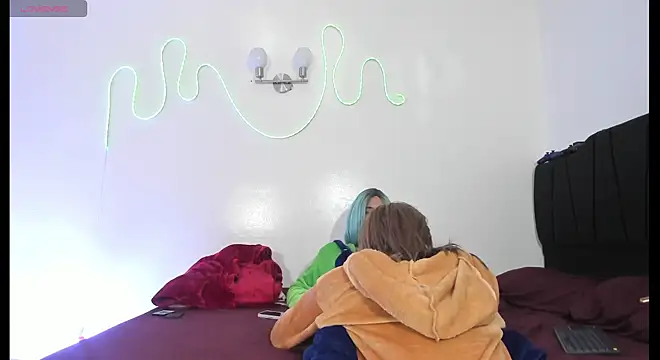 Elena_and_Julian webcam