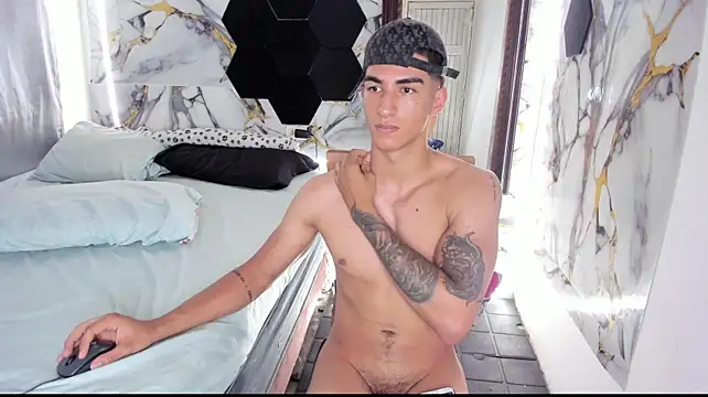 Goldendesirexx__ webcam