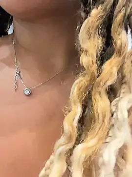 HaileyDiana's live cam