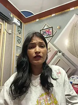 Priyaa_1433 webcam