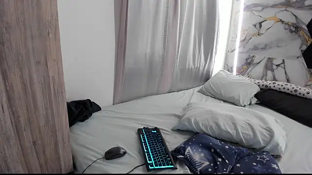 Goldendesirexx__ webcam
