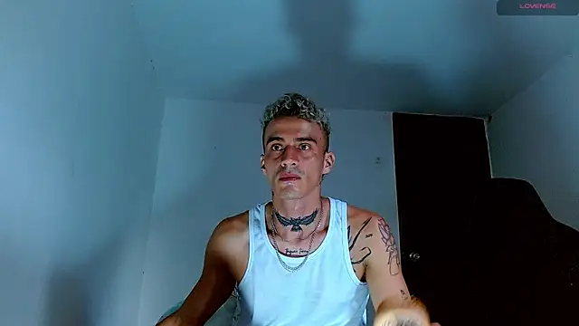 bray_hotboy777 webcam
