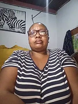 YELLOW_BONE live cam on StripChat