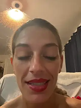 Bellalolahot live cam on StripChat