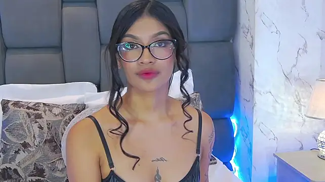 Chloe-palmer live cam on StripChat