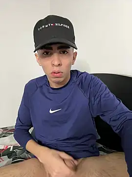 michaell_twinkk live cam on StripChat
