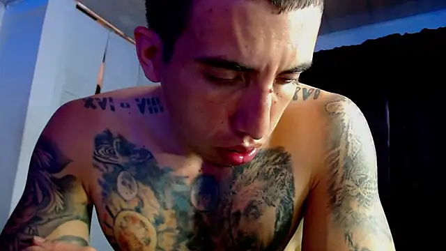 Adam_Hudsond live cam on StripChat