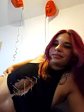 MaddieBaddieee live cam on StripChat