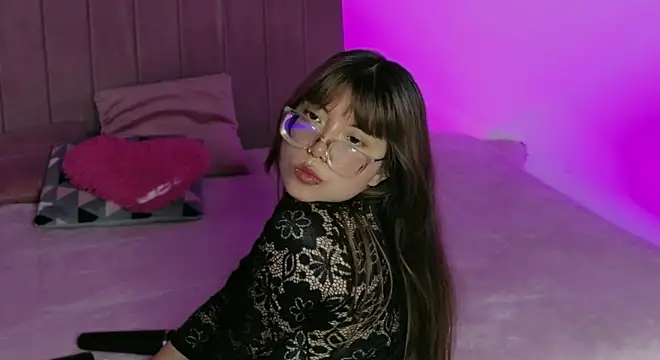 uchiiky_doll live cam on StripChat