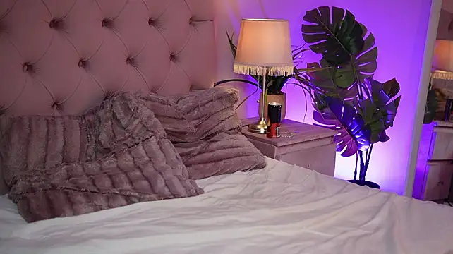NicoleBella webcam