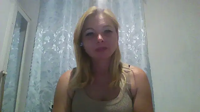 Lola_115 webcam