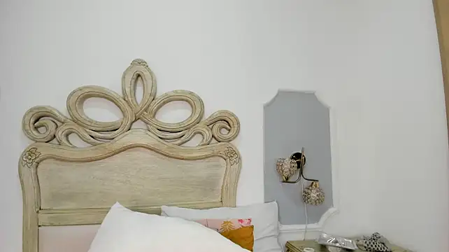 elara_evans webcam