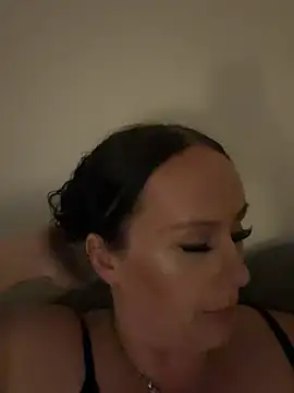 CurvyQueen2023 webcam