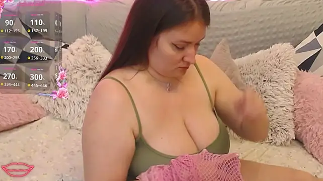 Nataly_cute closeup cameltoe tease