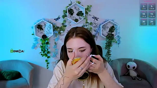 liana_kisses webcam