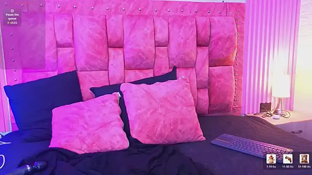 Alahia_Bloom webcam