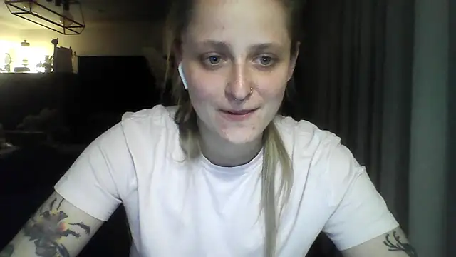 LeaWetGirl webcam