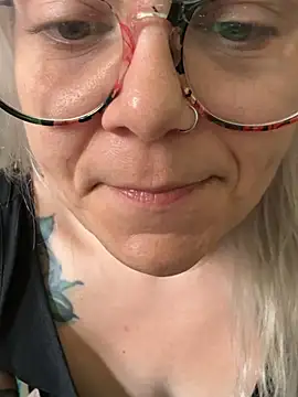 CherryBombBomb webcam