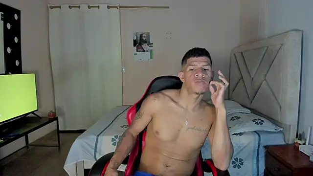 Toptony22 live cam on StripChat