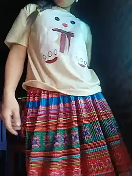 HeresThuy22 live cam on StripChat
