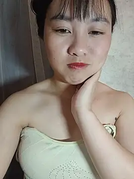 Cherry-squirtt live cam on StripChat