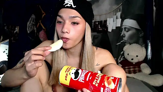 itsmekarinaaa live cam on StripChat