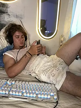 AngelLatinBoy live cam on StripChat