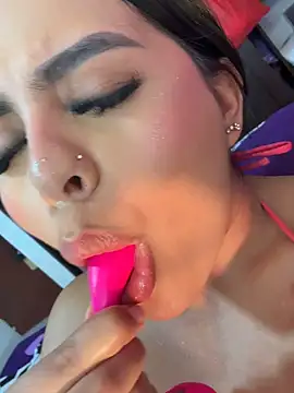 Aylin_Fox live cam on StripChat