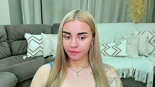 Gabi_Sky live cam on StripChat