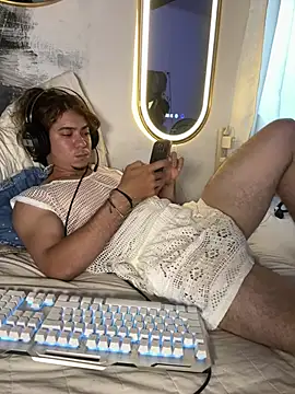 AngelLatinBoy live cam on StripChat