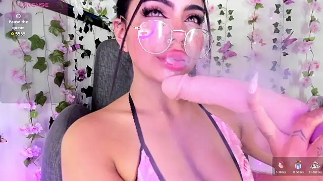 saray__jones webcam