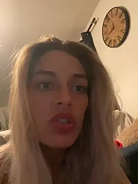 Bellalolahot webcam