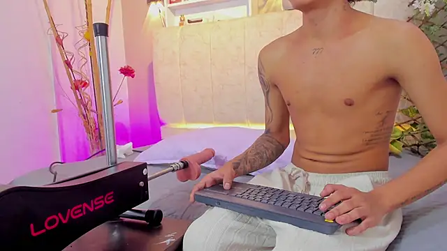 _taylor_black webcam