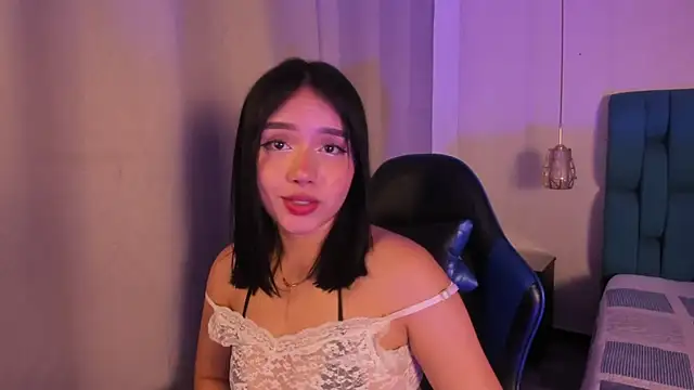 Mila__Fire webcam