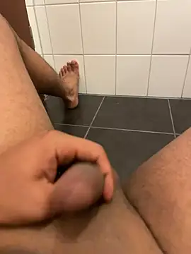 Uncutking102 webcam