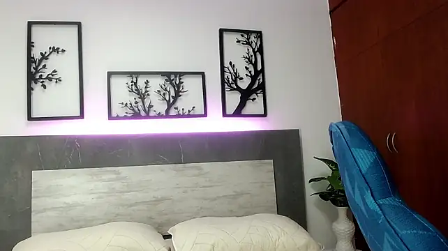 KellyShibary webcam
