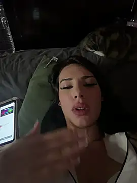 ItsNina_ webcam