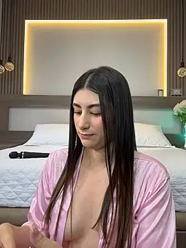evelyn_hills webcam