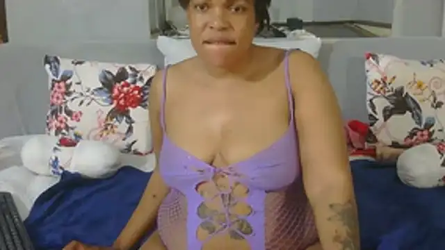 YellowPeaches webcam
