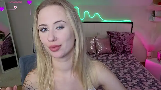 SashaBrooks webcam
