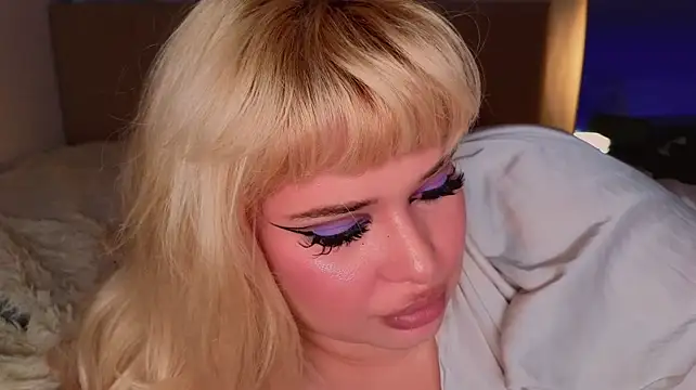 EllsaJean_ webcam