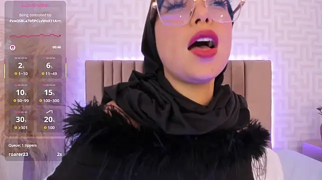 naishaa_ (F young) - - Slide dildo in pussy 😈