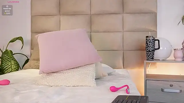 sarah_gothicgirl (F teen) - Nude  + Blowjob