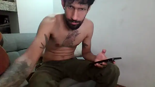 Alejandro92_cali live cam on StripChat